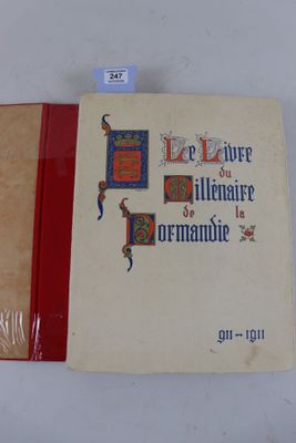 un livre posé sur une table