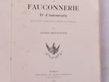 un livre ouvert dont la couverture représente un pygargue à tête blanche