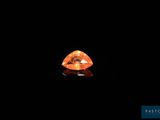 un diamant orange dans l'obscurité