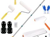 un kit de nettoyage comprenant une serpillière, des éponges et des gants