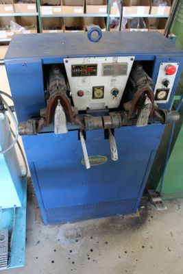 1 machine à conformer les emboitages INTERNATIONAL