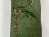 un vieux livre posé sur une table blanche à côté d'une tasse de café