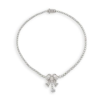 un collier Art déco en diamants, signé Van Cleef