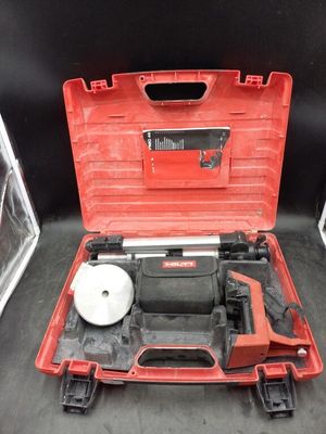 une image représentant une boîte à outils rouge contenant un outil