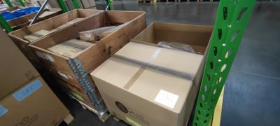 Ensemble d'environ 44 palettes de composants pour la fabrica… - Photo 1