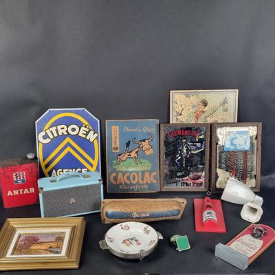 plusieurs objets posés ensemble sur une table