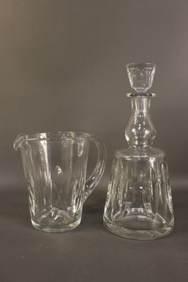 SAINT LOUIS. Carafe et verseuse en cristal à décor taillé mo…