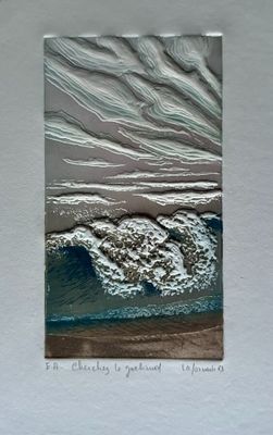 a picture of a picture of a wave coming in to the beach