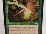une carte sur laquelle figure la photo d'une femme dans une forêt