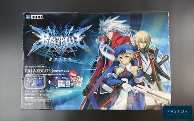On voit ici la boîte du jeu de cartes Blazblix
