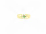 une bague en or jaune sertie d'une émeraude et de diamants