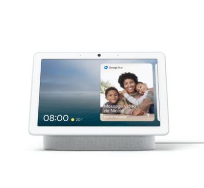 un gros plan d'un appareil connecté avec une image à l'écran