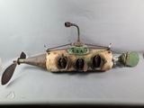 une ancienne maquette de sous-marin exposée