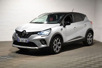le nouveau renault c - hr suv est garé dans un garage