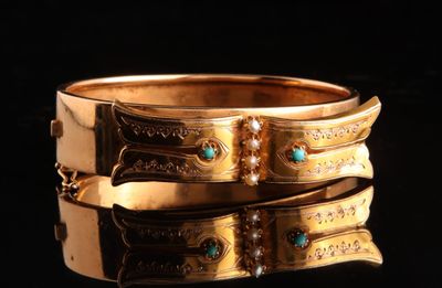 Bracelet jonc en or jaune serti de cabochon de turquoise et de perles  - Photo 1