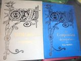 deux livres posés sur une table