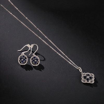 Ensemble en or gris 9k (375e), comprenant une paire de penda… - Photo 1