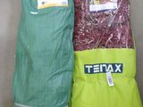 deux sacs de provisions posés l'un à côté de l'autre par terre
