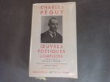 un livre sur lequel figure une photo de Charles Pequey