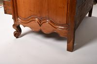 Commode arbalète en bois fruitier ouvrant par quatre tiroirs… (photo 6)