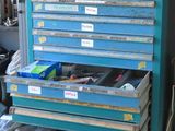 tout un tas d'outils qui traînent dans un tiroir