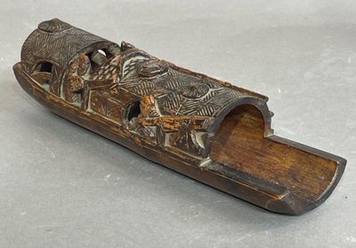 CHINE, XXe, vers 1920 Jonque en bois sculpté à motifs de ram…