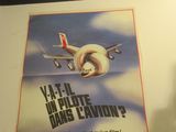 une photo d'une affiche accrochée au mur d'une salle de bains