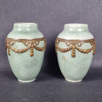 Paul MILLET (1870-1950). Paire de vases miniatures en faïenc…