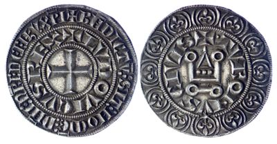 une pièce d'argent avec une croix au recto et une croix au verso