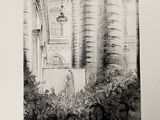 dessin en noir et blanc représentant une femme debout devant un immeuble