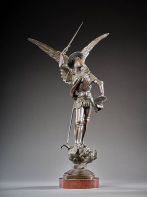 une image représentant une statue d'un ange tenant une épée