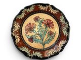 l'image d'une assiette décorative ornée de fleurs