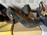 a pair of shoes sitting on a box next to a pair of shoes
