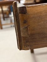 Table rustique à entretoise en H, ouvrant à deux tiroirs en … (photo 5)