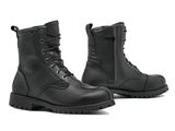 une paire de bottes en cuir noir avec des fermetures éclair et des lacets, sur fond blanc