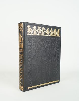 un livre noir aux bords dorés, avec une couverture noire sur fond blanc