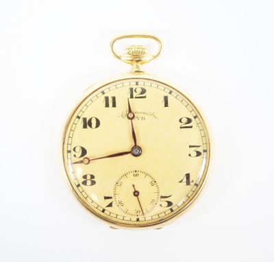 une vieille montre de poche en or avec des chiffres romains sur le cadran