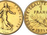 une pièce d'or à l'effigie d'une femme tenant une fleur