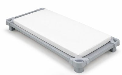 Lot de 1 Lit plastique sommier et son matelas comme dans les…