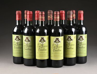 six bouteilles de vin rouge sont alignées
