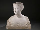 un buste de femme en marbre blanc sur fond noir