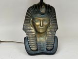 une image représentant une lampe surmontée d'une tête de pharaon