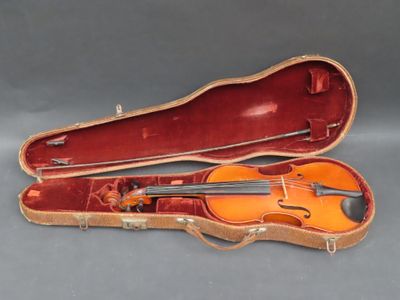 Violon et archet, le violon portant une étiquette COMPAGNON …