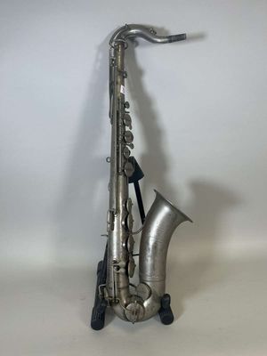 Couesnon & Cie. Saxophone portant l'inscription "Exposition … - Photo 1