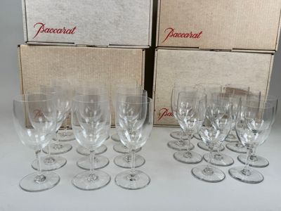 BACCARAT. Modèle PERFECTION. Suite de 12 verres à eau (H. 16… - Photo 1