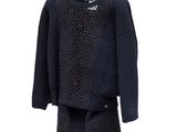 Ensemble pull et jupe bleu marine avec des détails en dentelle