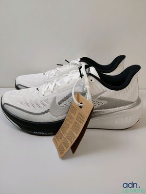 Nike Air Zoom Flyknit blanc / noir