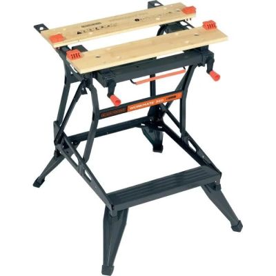 un établi Black & Decker sur lequel est posé un chevalet