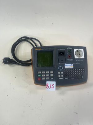 une image représentant un ordinateur de poche posé sur une table
