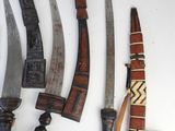 many different types of knives on display on the table